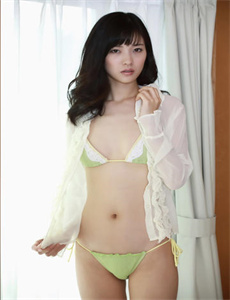 追梦的黎族女娃娃